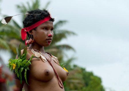 Голые папуасские женщины