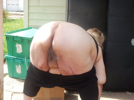 Голые попы старых женщин