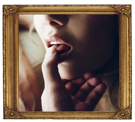 Палец во рту