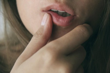 Губы девушек