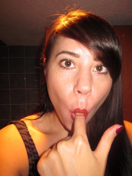 Девушка с членом во рту домашнее