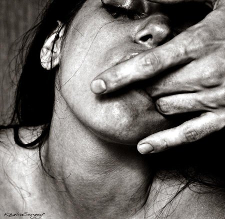 Мужские пальцы во рту