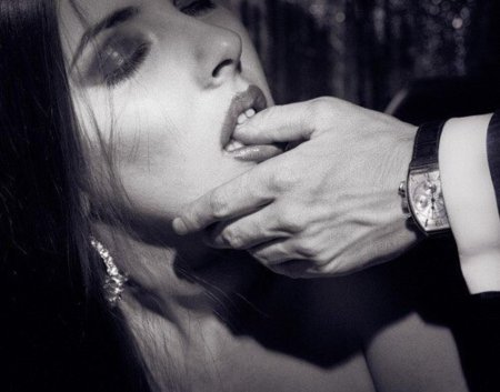 Палец в рот