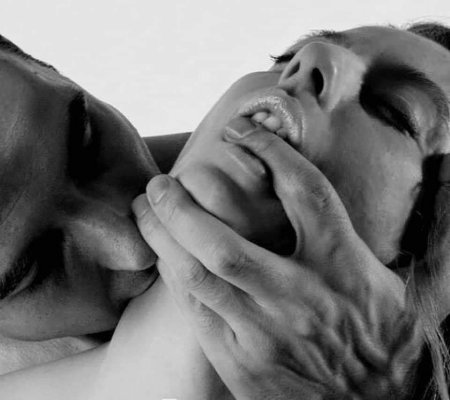 Страстная поцелуй