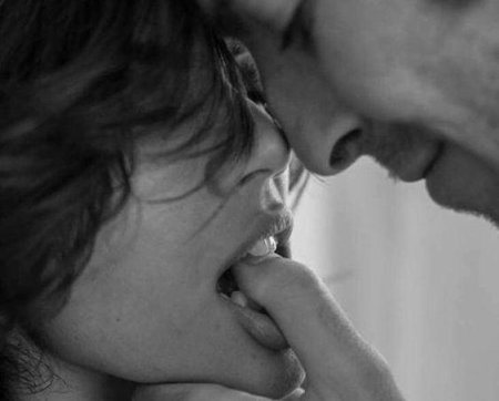 Страстный поцелуй