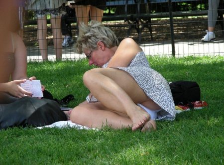 Случайно засветила трусики