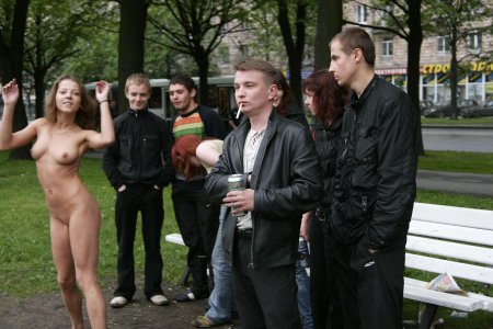 Обнажение в публичных местах