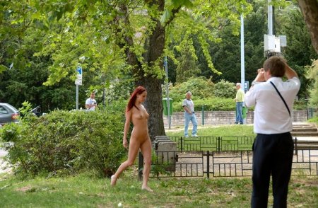 Обнажение в публичных местах