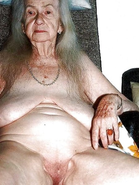 Старые дряблые голые старухи