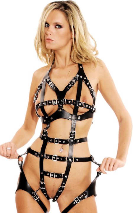 Костюм из ремешков бдсм