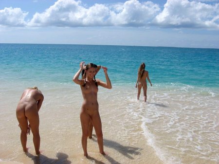 Голые нудисты на пляже