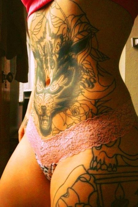 Женские тату на животе