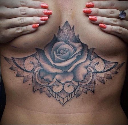 Тату на груди женская