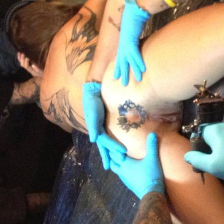 Женщина с татуировками