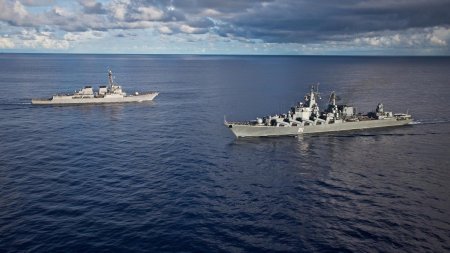 Варяг ракетный крейсер