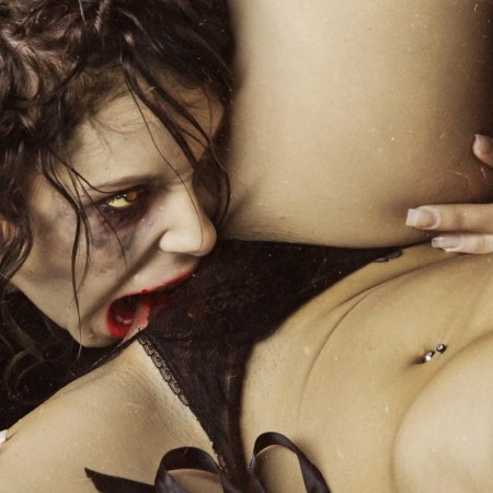 Девушка вампир
