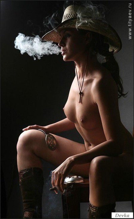 Красивые голые курящие