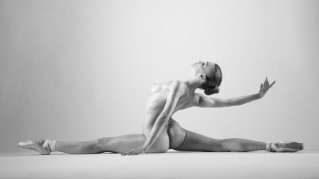 Красивые голые балерины