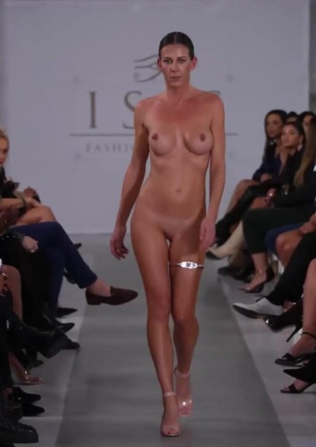 Модели на подиуме