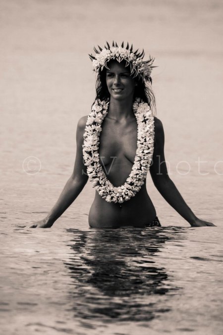 Голые таитянки