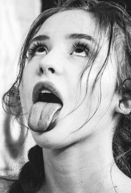 Девушки с языком