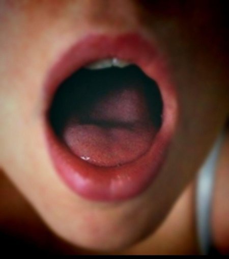 Открытый женский рот