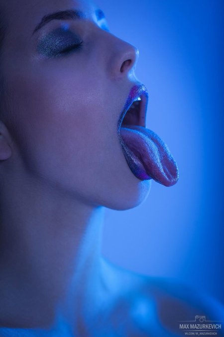 Красивые девушки с открытым ртом