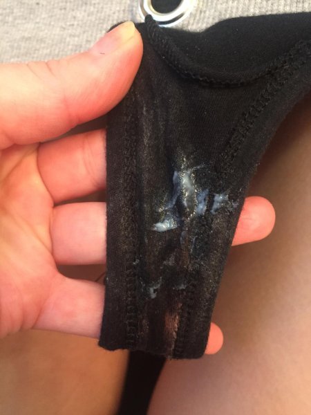 Мокрые женские трусики