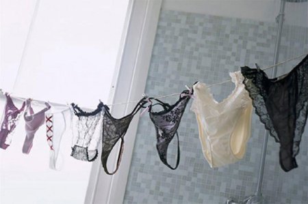 Женское белье на веревке