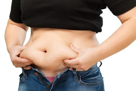 Жирок на животе