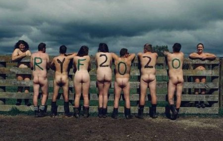 Футболисты регби голые