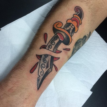 Кинжал тату традишнл