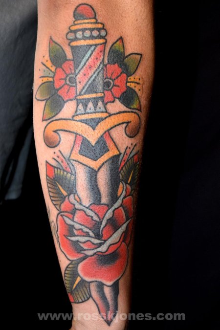 Кинжал традишинал тату