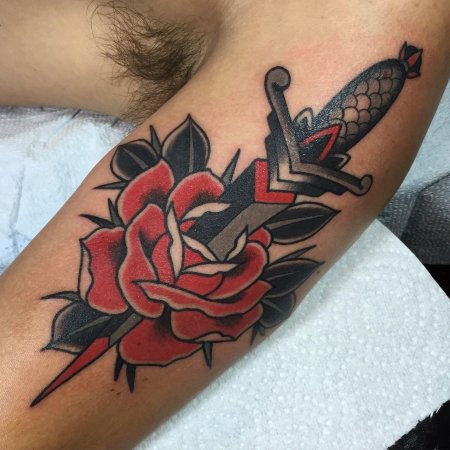 Кинжал традишинал тату