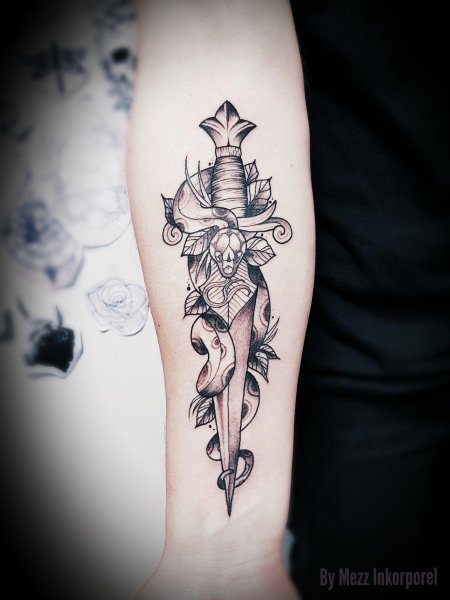 Татуировка кинжал