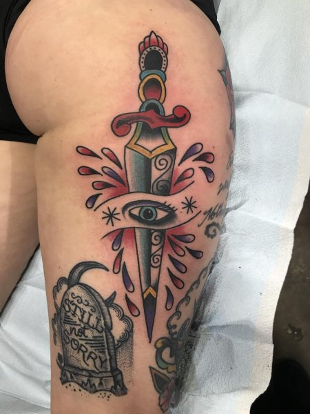 Кинжал тату традишнл