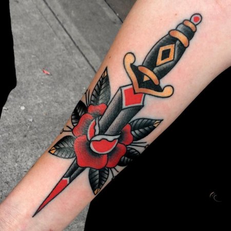 Тату кинжал олд скул