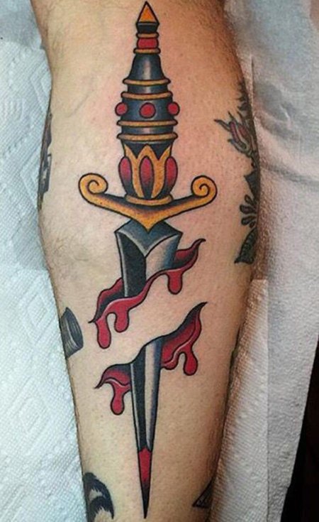 Кинжал традишинал тату