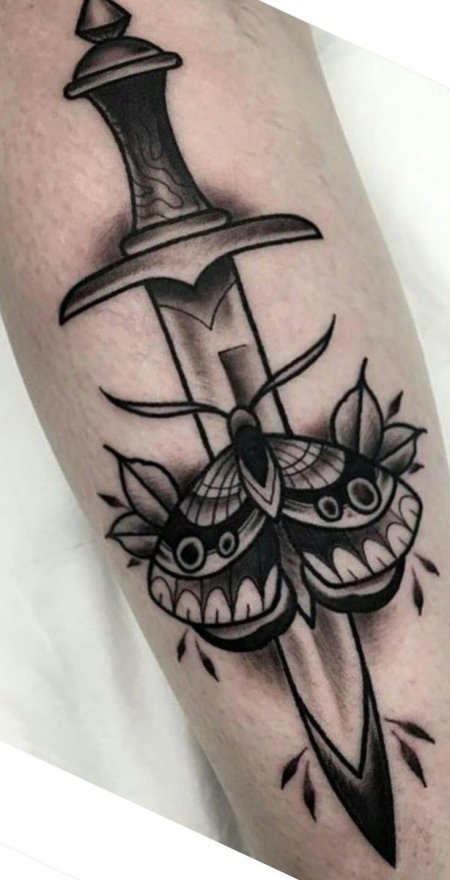 Кинжал с бабочкой тату