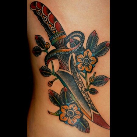 Кинжал тату женская