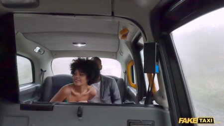 Faketaxi брюнетка грудастая