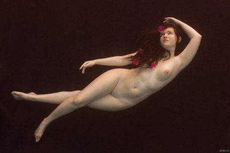 Голые девушки под водой