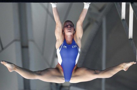 Порвался купальник