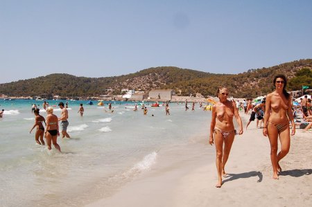 Нудиские пляжи на ибице