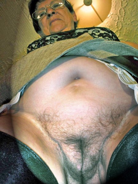 Пожилая женщина