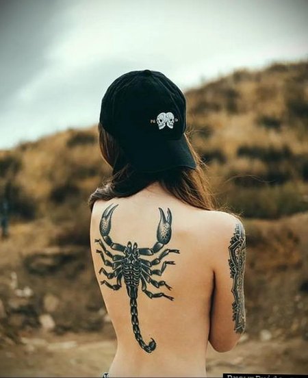 Тату скорпиона для девушек