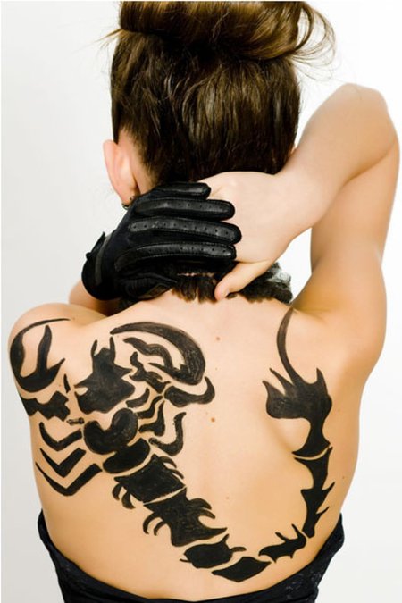Скорпион тату для девушек