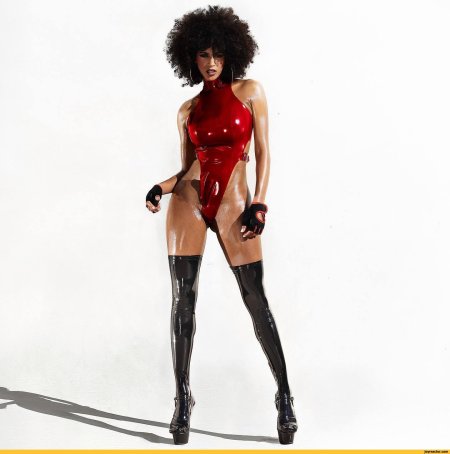 Девушка в латекс