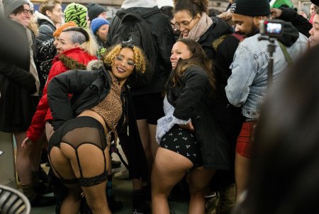 В метро без штанов