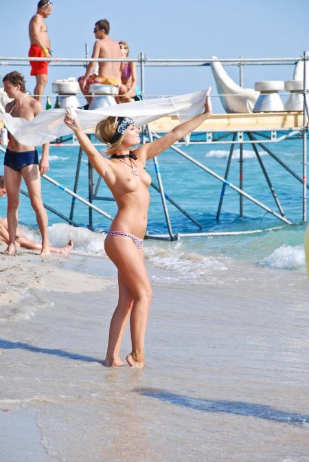 Топлесс пляж